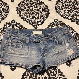 Maurices size 5/6 Jean shorts.
